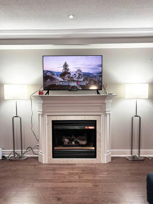 Room In Oshawa, 24/7 Security, Free Parking ภายนอก รูปภาพ