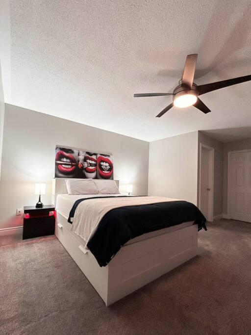 Room In Oshawa, 24/7 Security, Free Parking ภายนอก รูปภาพ